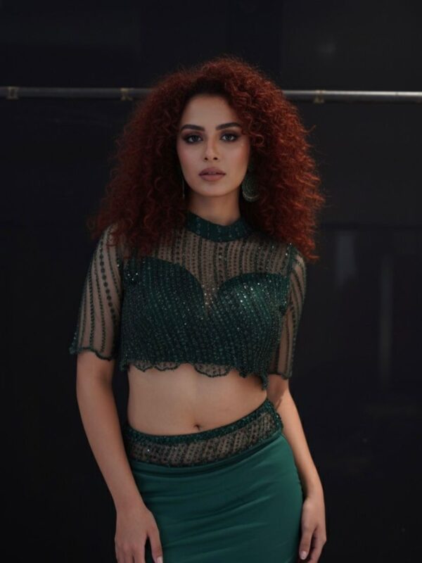 Emerald Closing Look